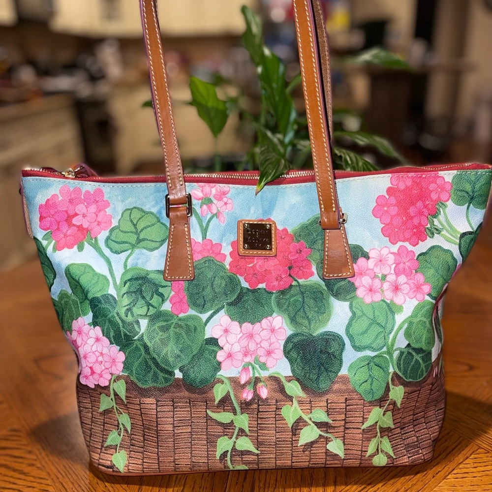 Dooney & Bourke Vintage Geranium Basket Print Shopper Artsy Zip Tote Bag RARE